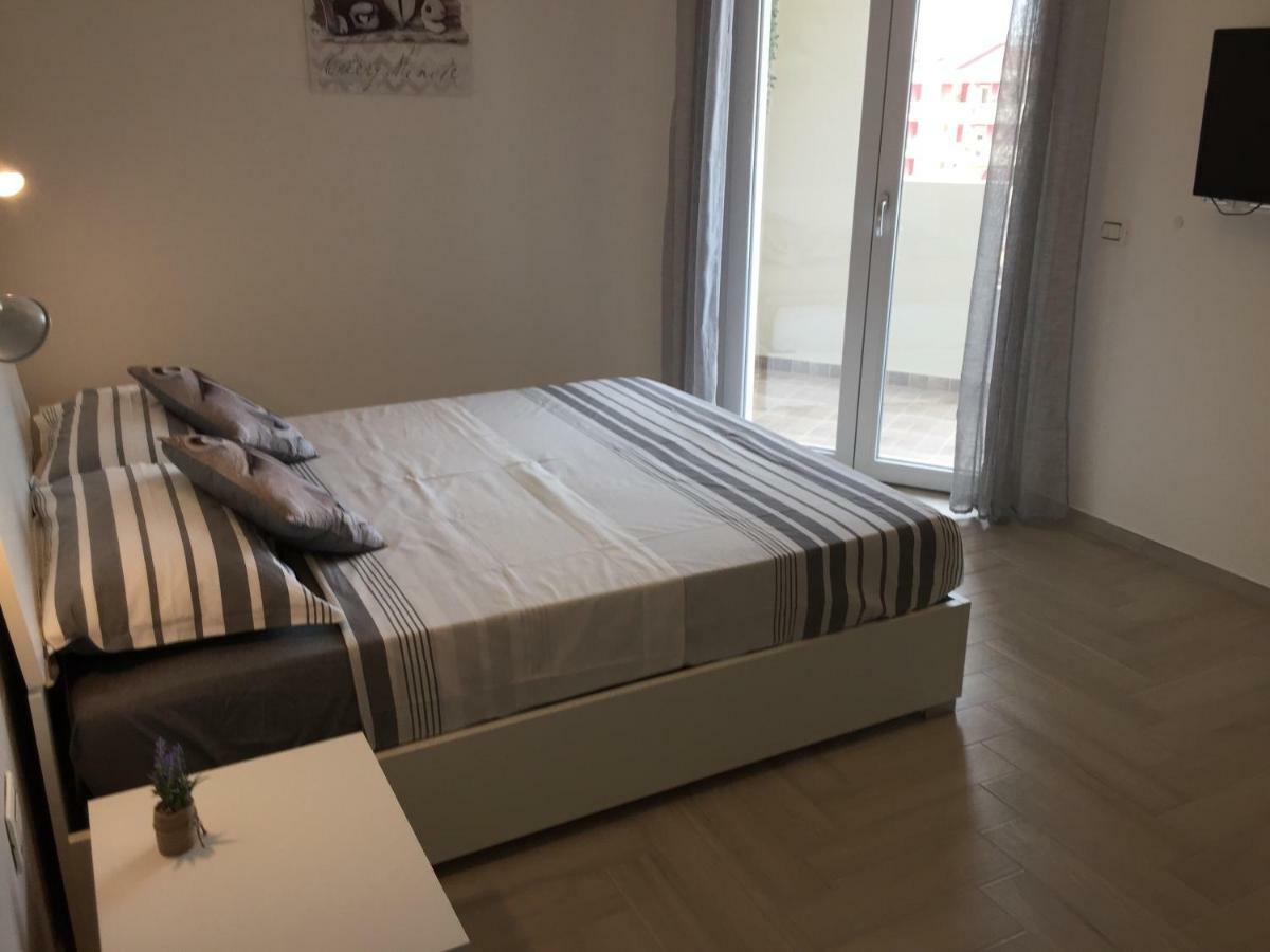 Le Domus Modern Apartments Cagliari Su Forti Екстериор снимка